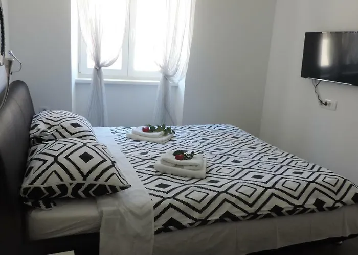 Apartment & Room Ivan Šibenik