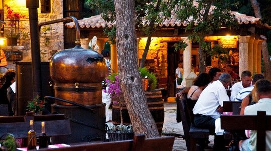 3056-dalmatian-ethno-village-happy-machine